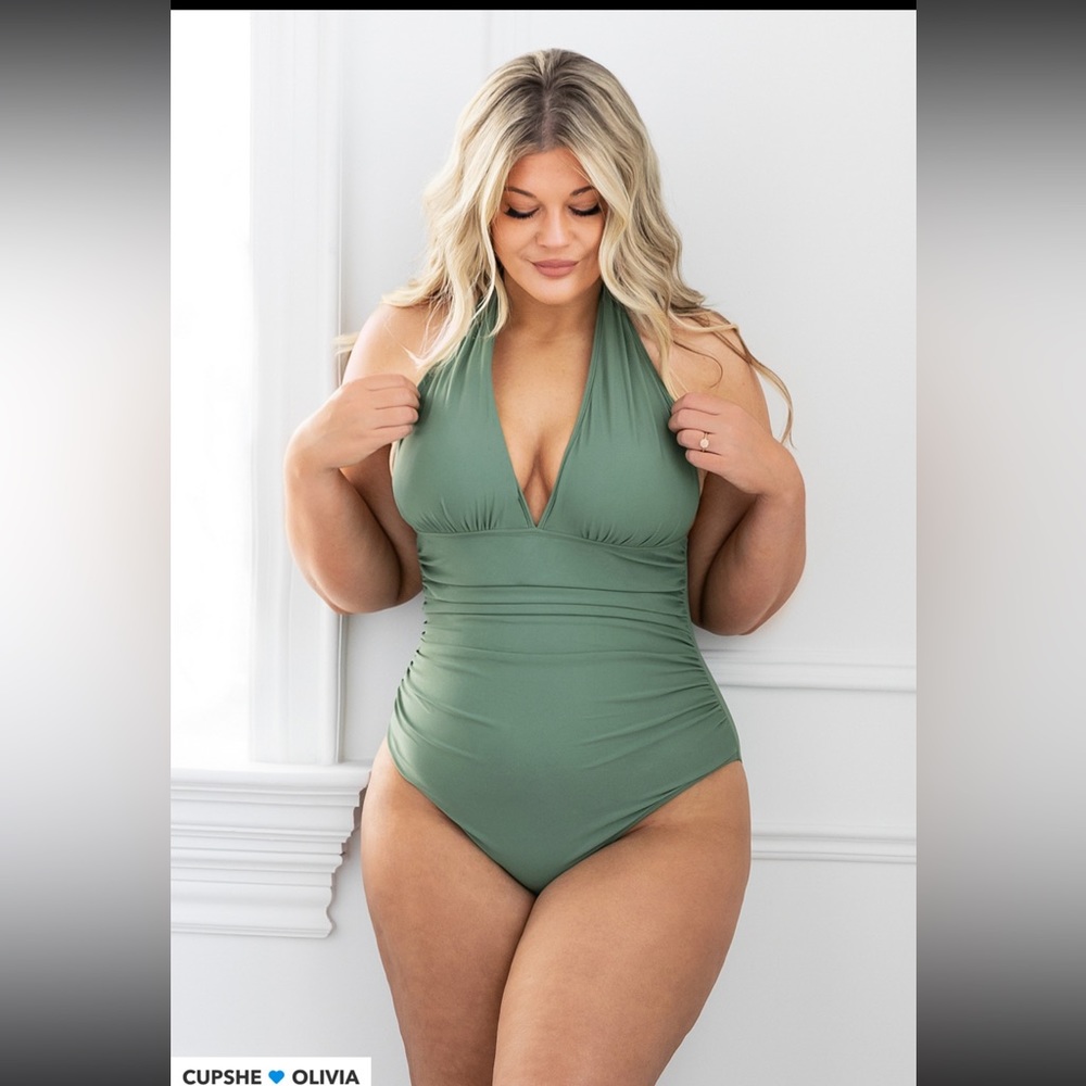 Cupshe Plunging halter shirred one piece